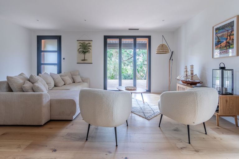 house 4 Rooms for sale on CAP FERRET (33970)