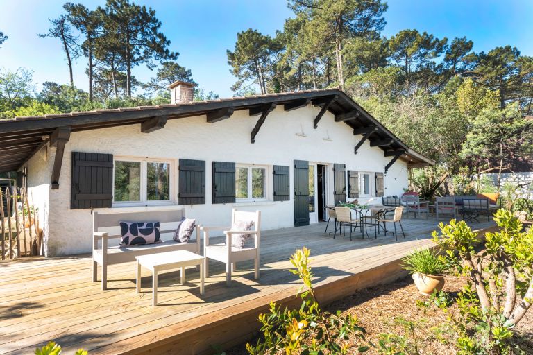 house 5 Rooms for sale on CAP FERRET (33970)