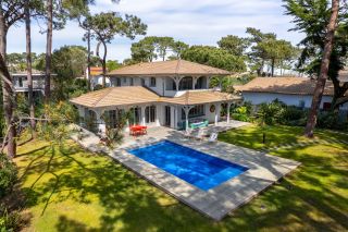 house 6 Rooms for sale on CAP FERRET (33970)