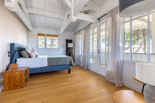 house 6 Rooms for sale on CAP FERRET (33970)