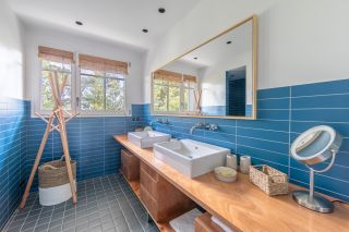 house 6 Rooms for sale on CAP FERRET (33970)