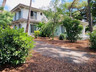 house 6 Rooms for sale on CAP FERRET (33970)