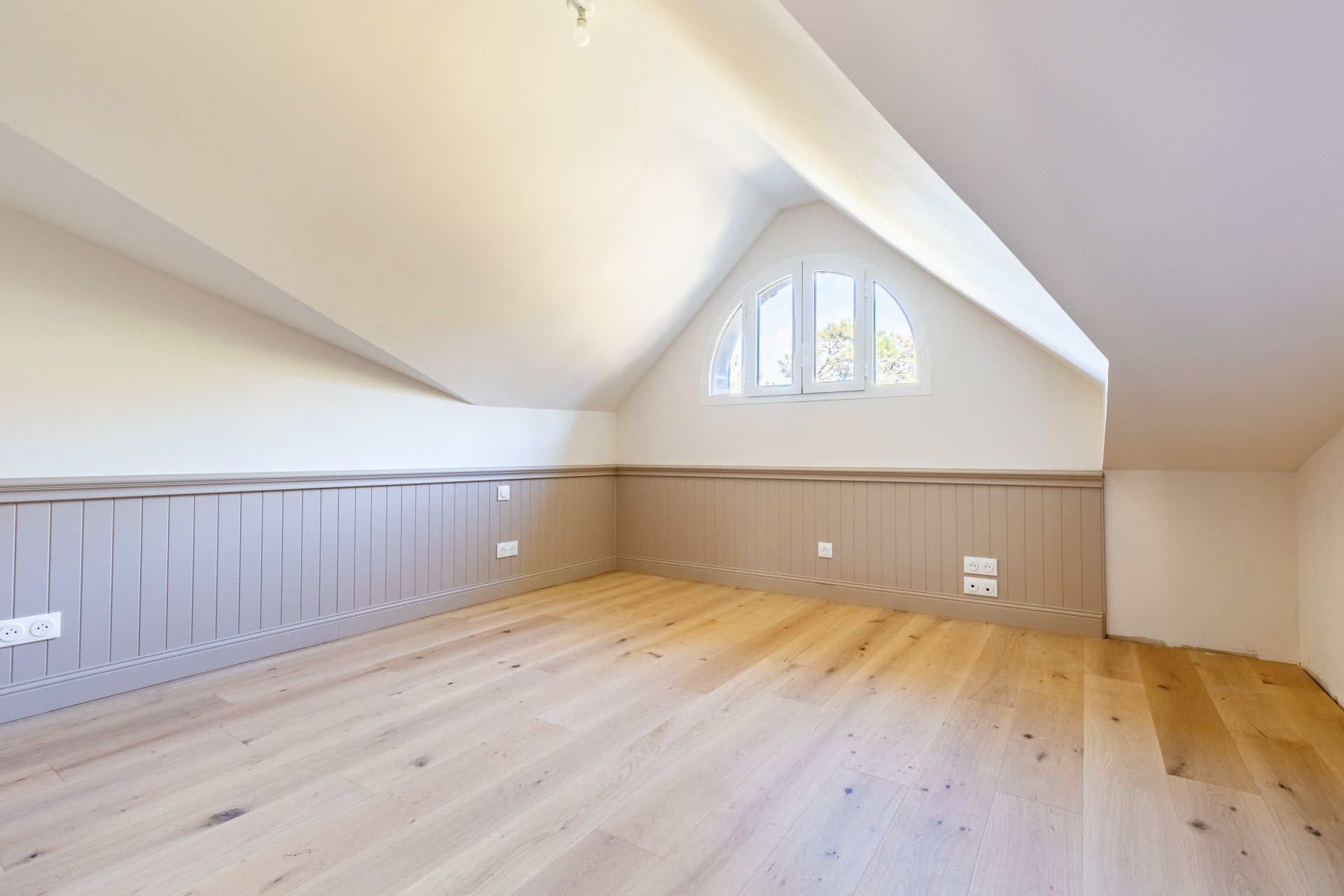 apartment 4 Rooms for sale on CAP FERRET (33970)