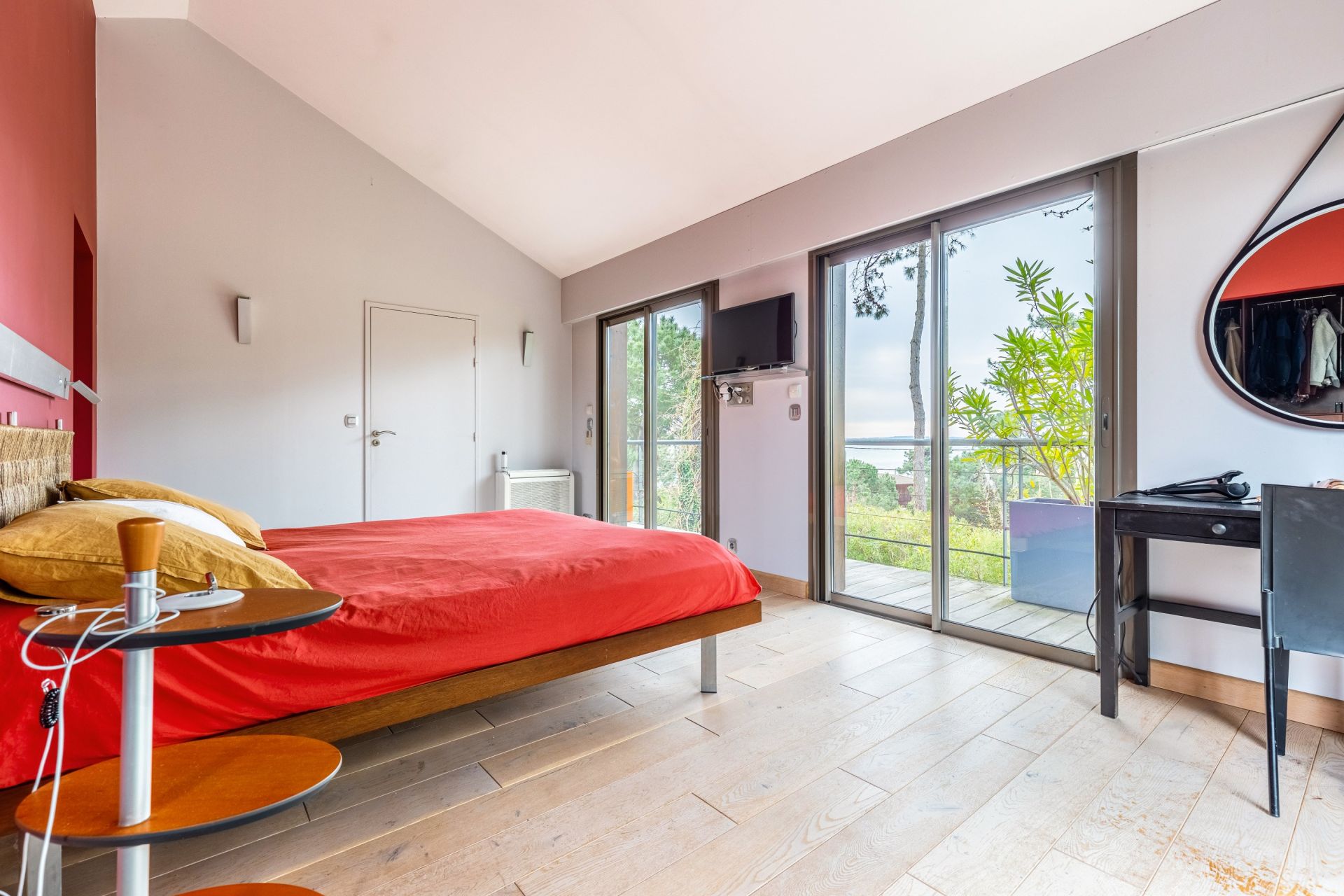house 6 Rooms for sale on CAP FERRET (33970)