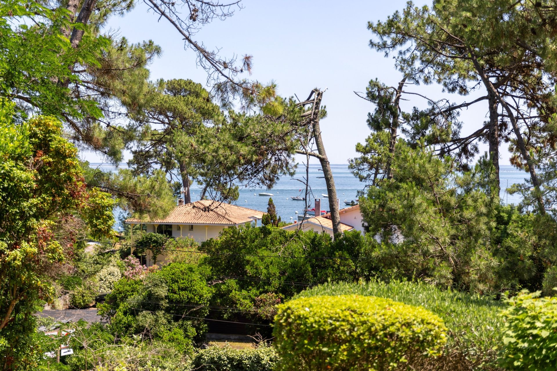 house 6 Rooms for sale on CAP FERRET (33970)