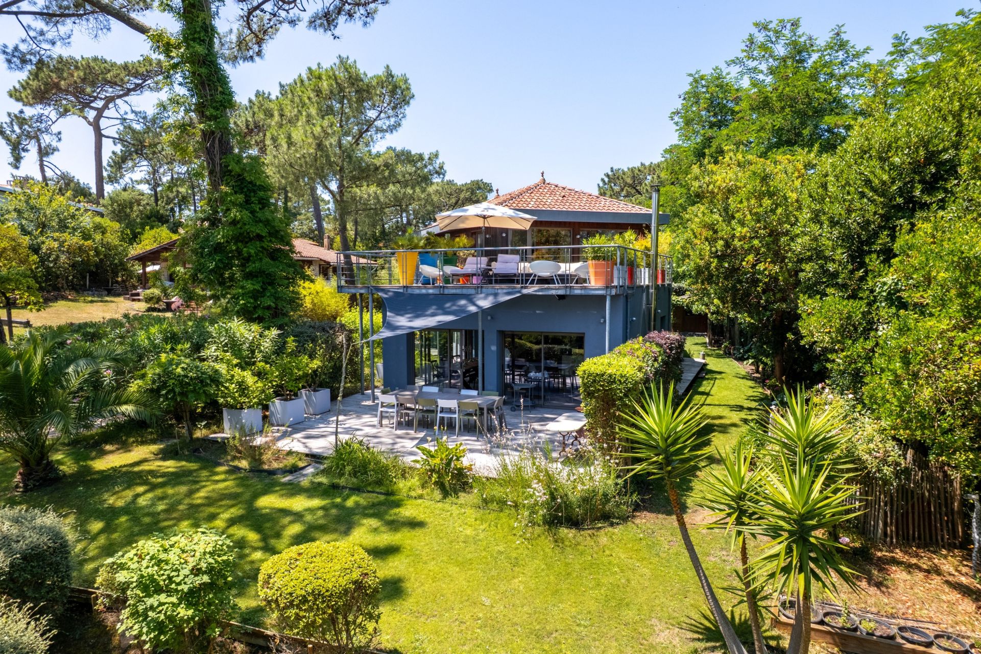 house 6 Rooms for sale on CAP FERRET (33970)