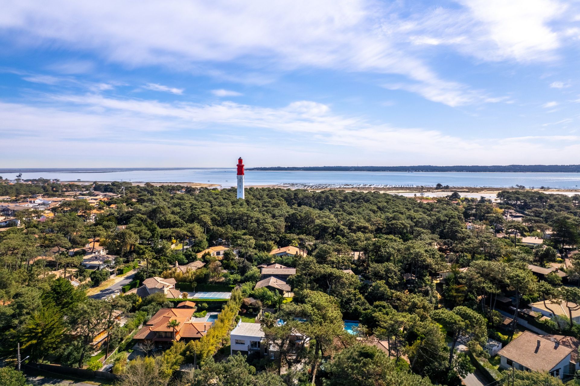 house 7 Rooms for sale on CAP FERRET (33970)