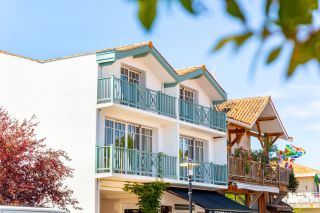 apartment 3 Rooms for sale on CAP FERRET (33970)