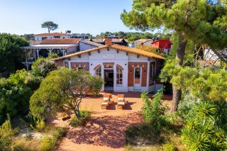 house 10 Rooms for sale on CAP FERRET (33970)