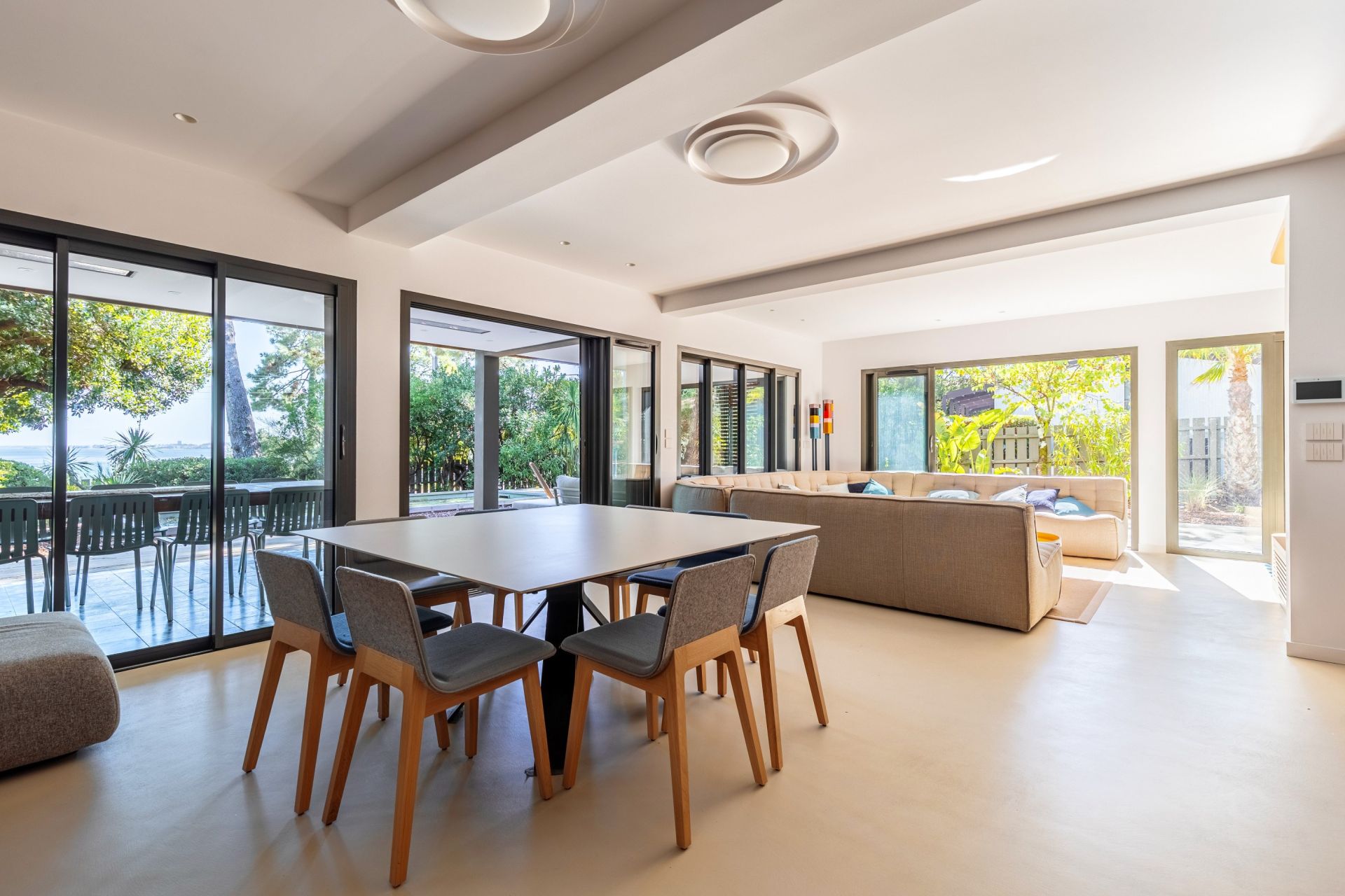 house 9 Rooms for sale on CAP FERRET (33970)