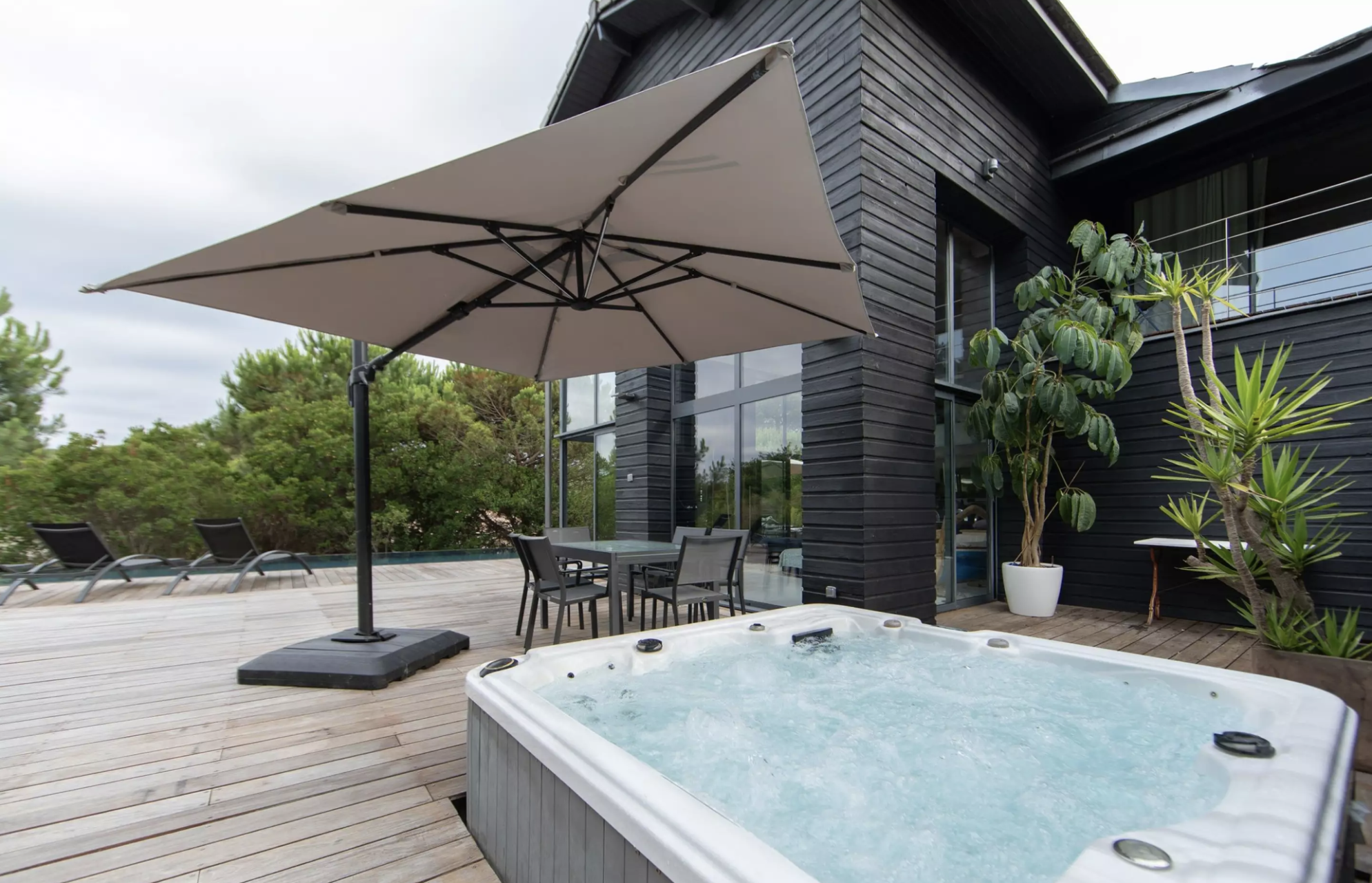 house 7 Rooms for sale on CAP FERRET (33970)