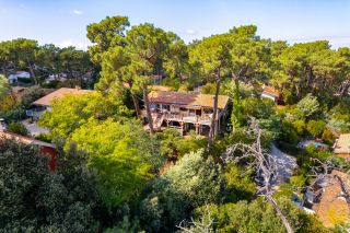 house 8 Rooms for sale on CAP FERRET (33970)