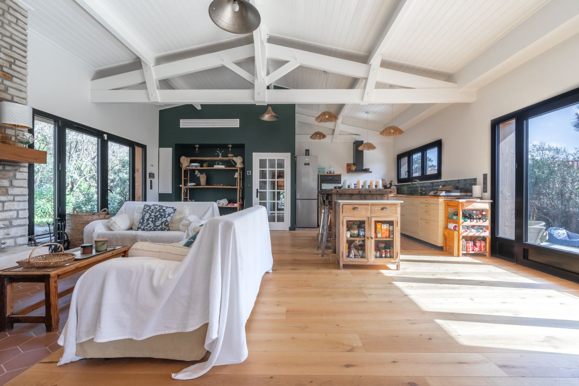 house 6 Rooms for sale on CAP FERRET (33970)