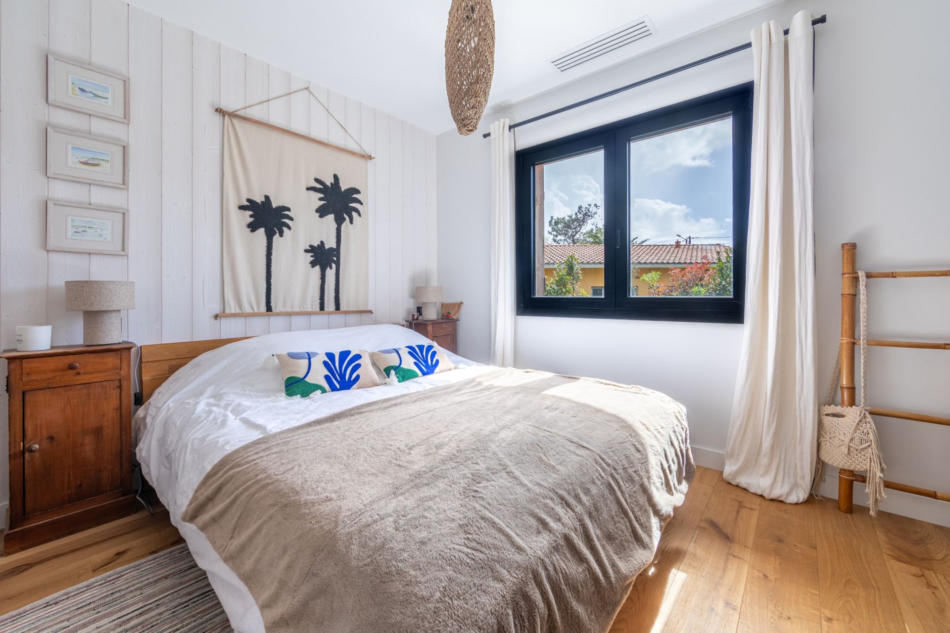 house 6 Rooms for sale on CAP FERRET (33970)