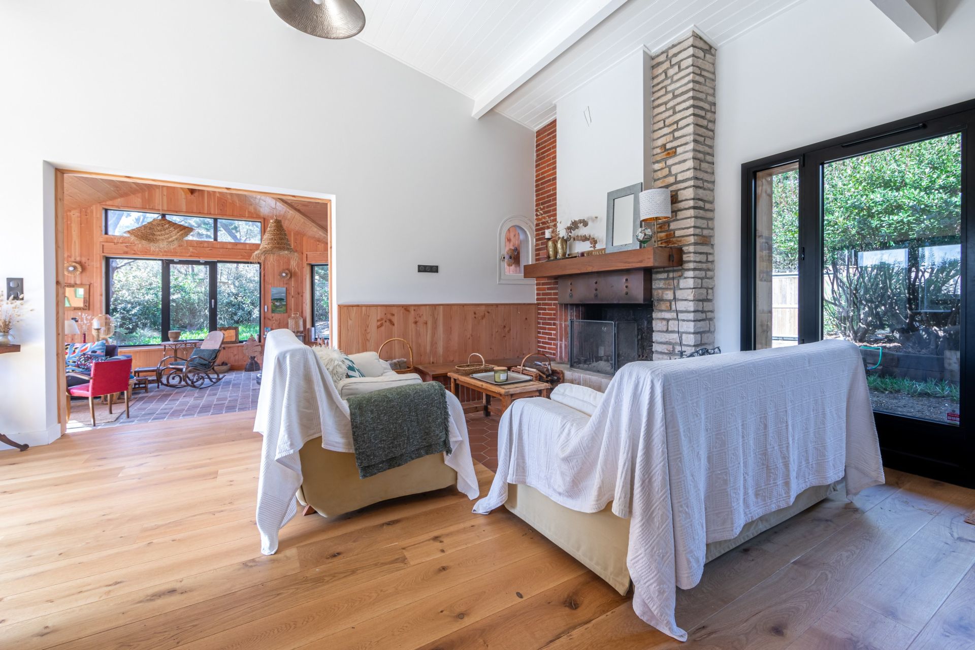 house 6 Rooms for sale on CAP FERRET (33970)