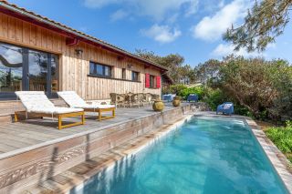 house 6 Rooms for sale on CAP FERRET (33970)