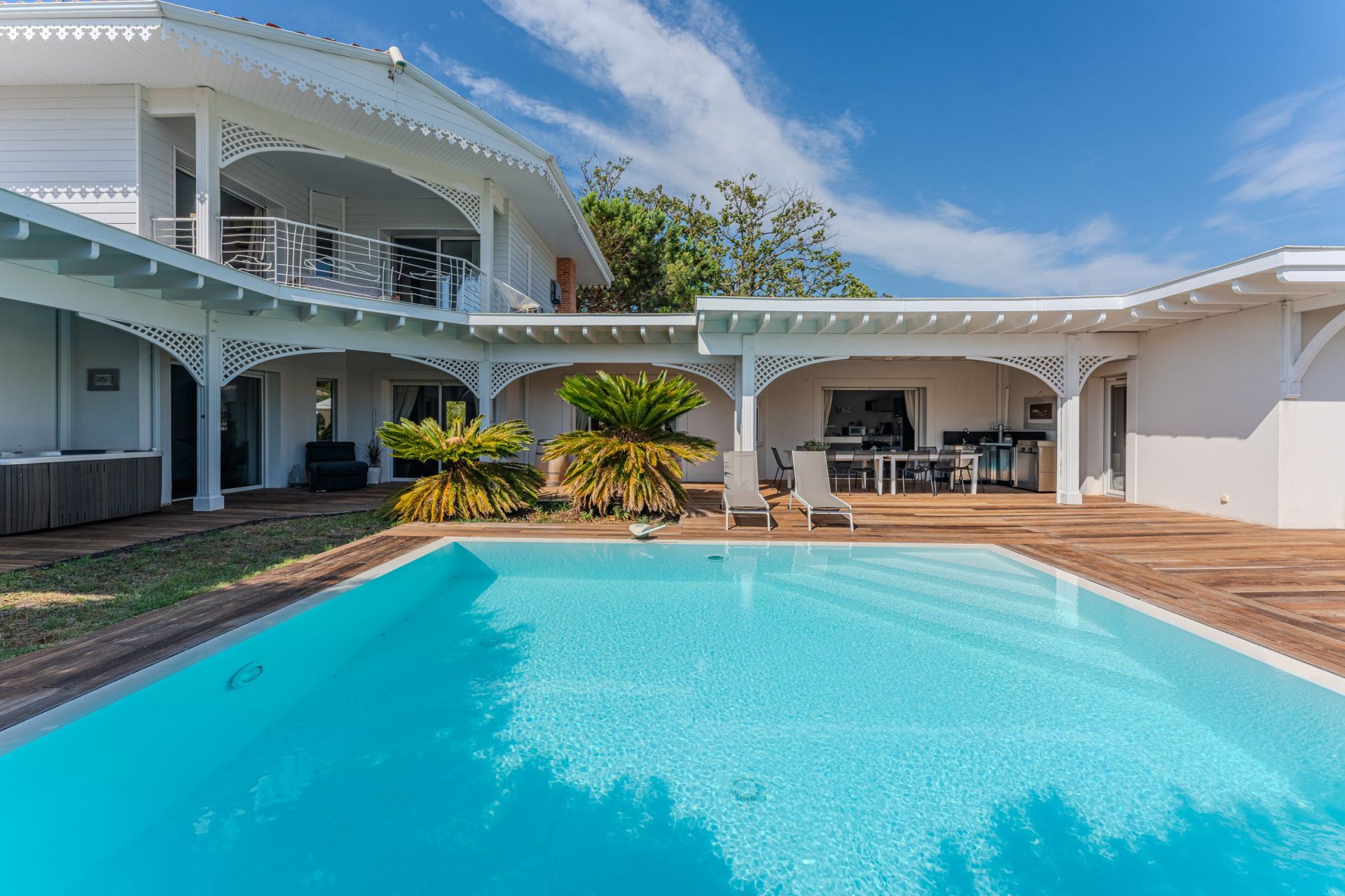 house 11 Rooms for sale on ANDERNOS LES BAINS (33510)