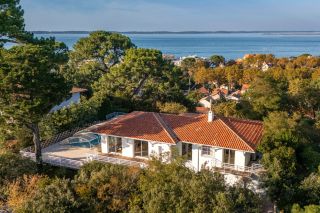 house 6 Rooms for sale on ARCACHON (33120)