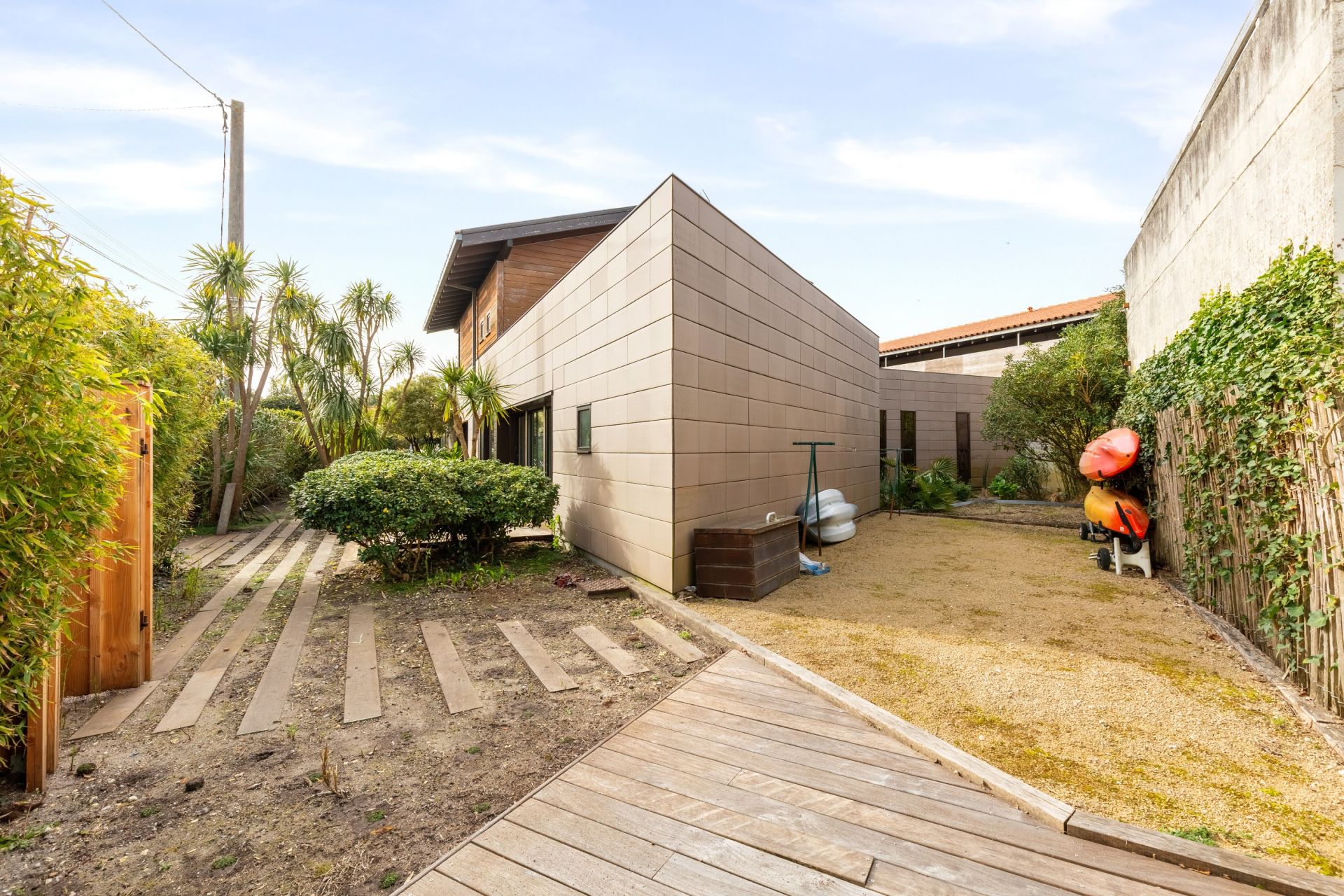 house 7 Rooms for sale on CAP FERRET (33970)