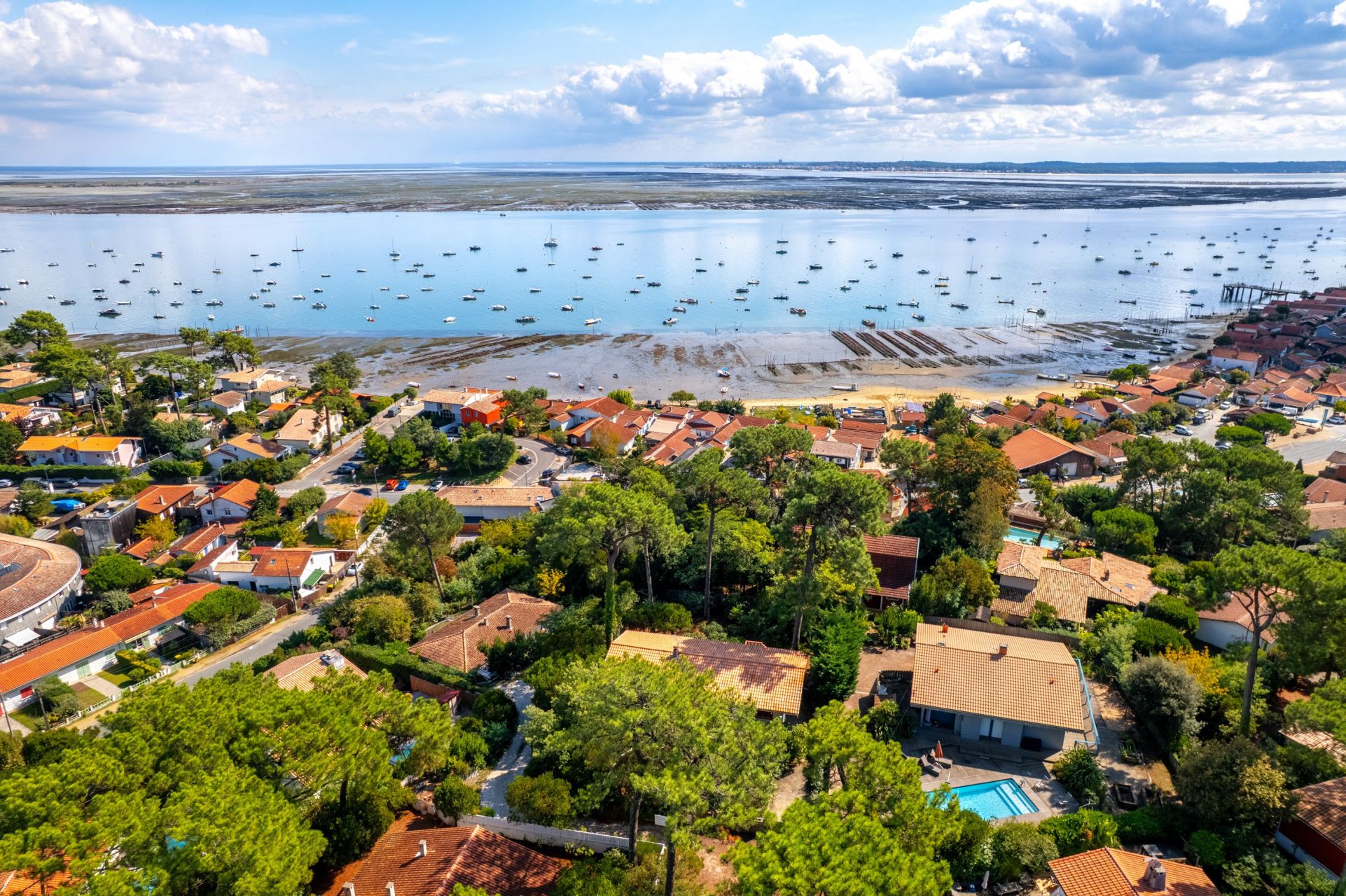 house 8 Rooms for sale on CAP FERRET (33970)
