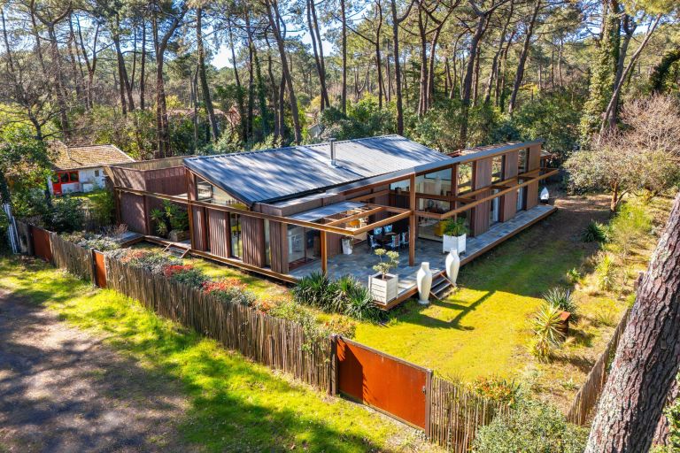 house 5 Rooms for sale on LACANAU (33680)