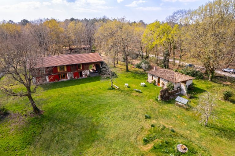 house 7 Rooms for sale on ARES (33740)