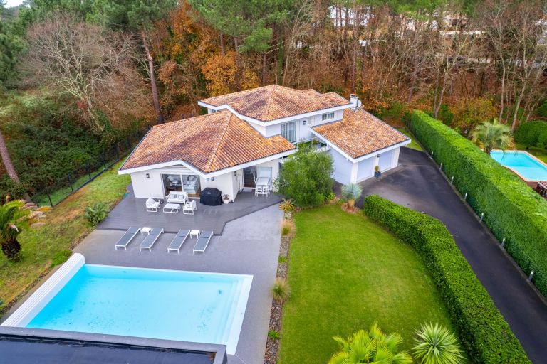 house 7 Rooms for sale on LA TESTE DE BUCH (33115)