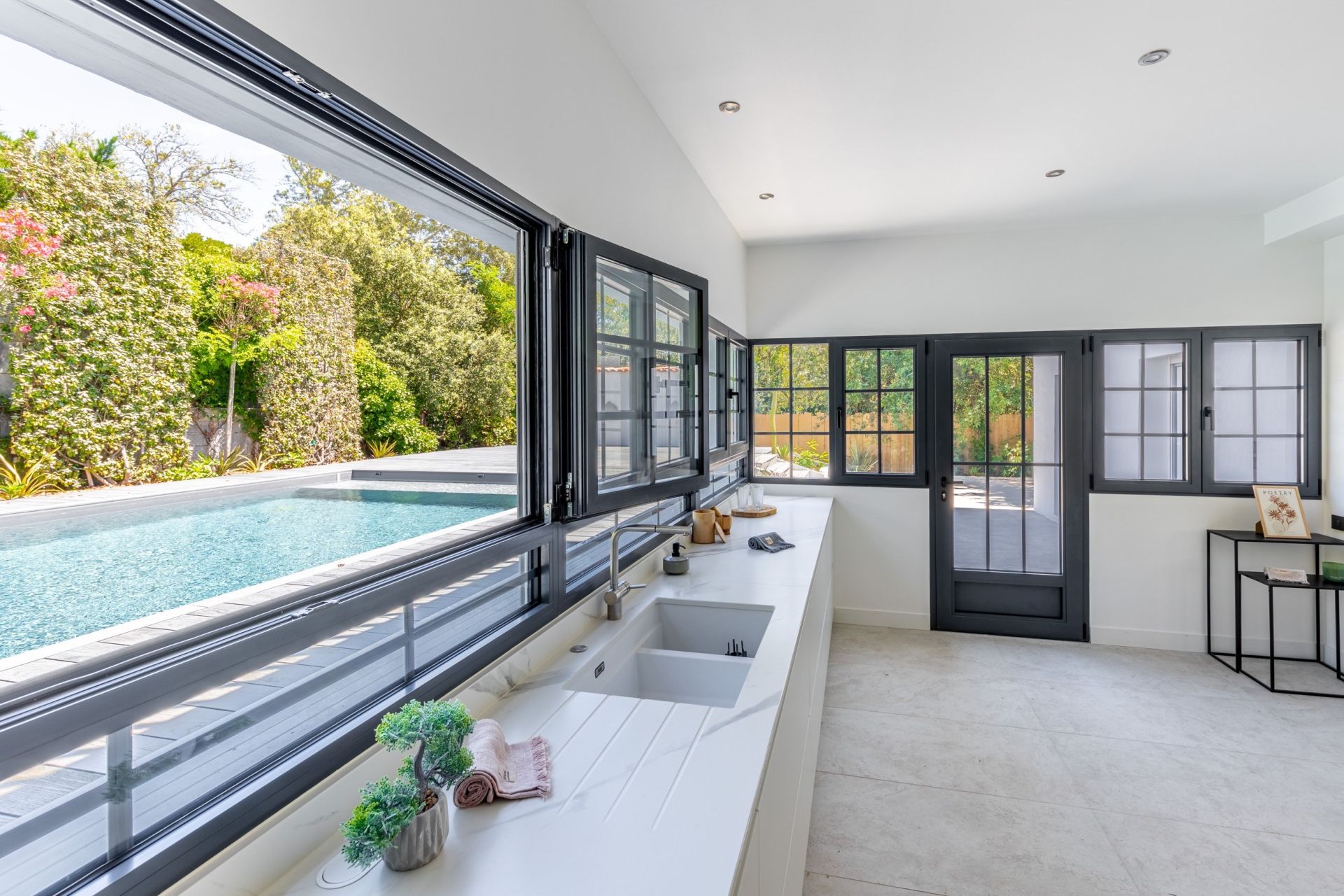 villa 7 Rooms for sale on ARCACHON (33120)