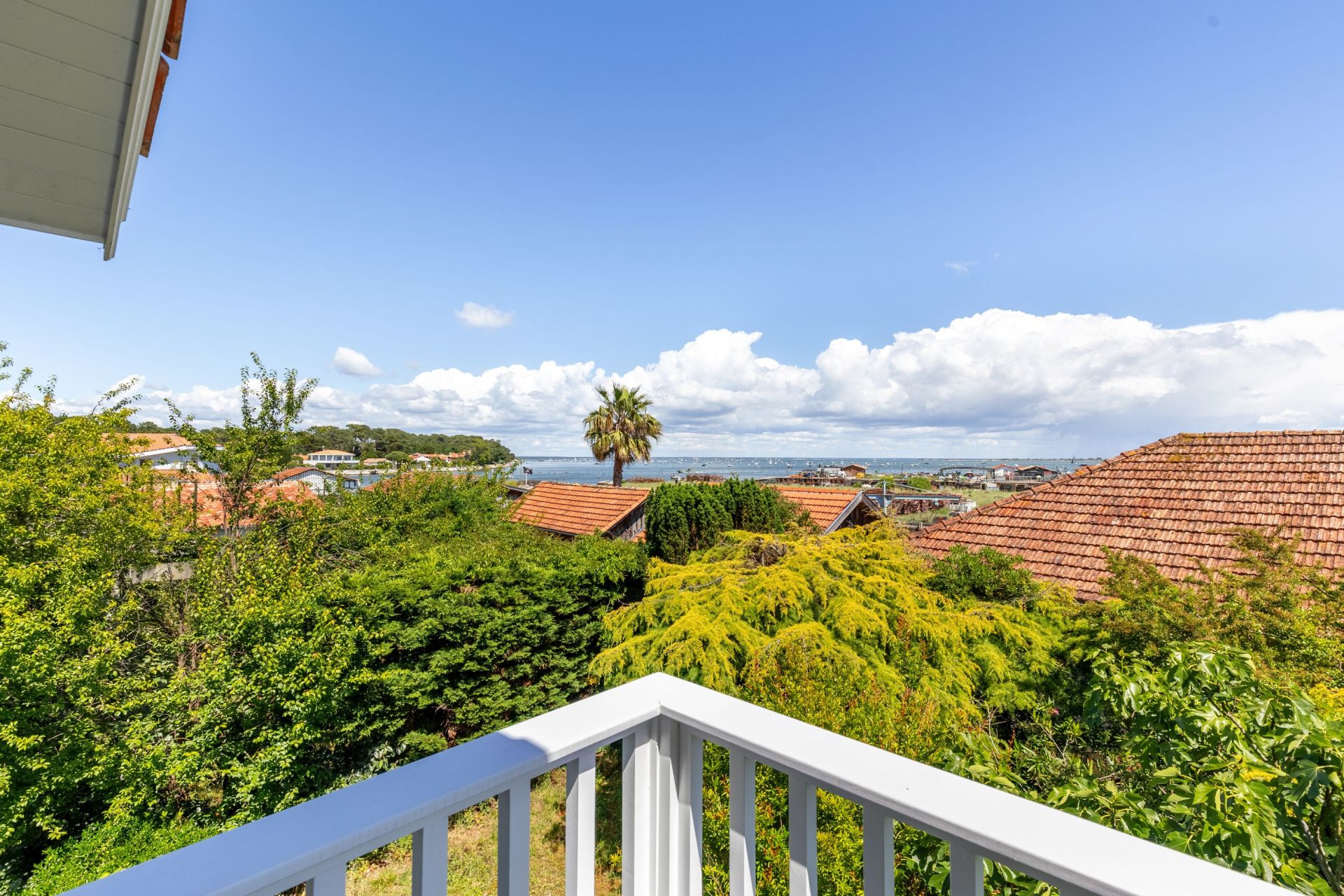 house 6 Rooms for sale on CAP FERRET (33970)