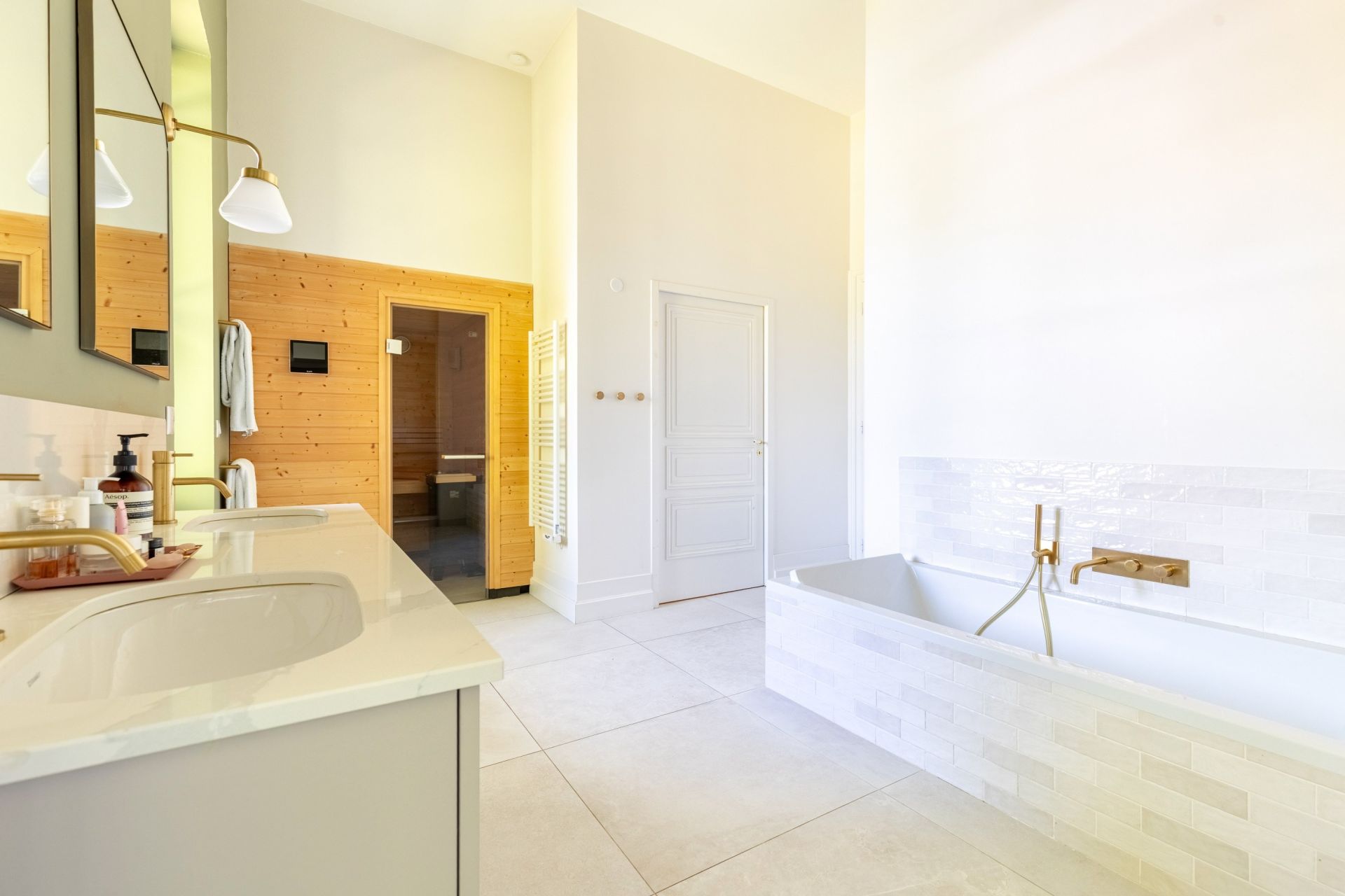 house 12 Rooms for sale on GUJAN MESTRAS (33470)