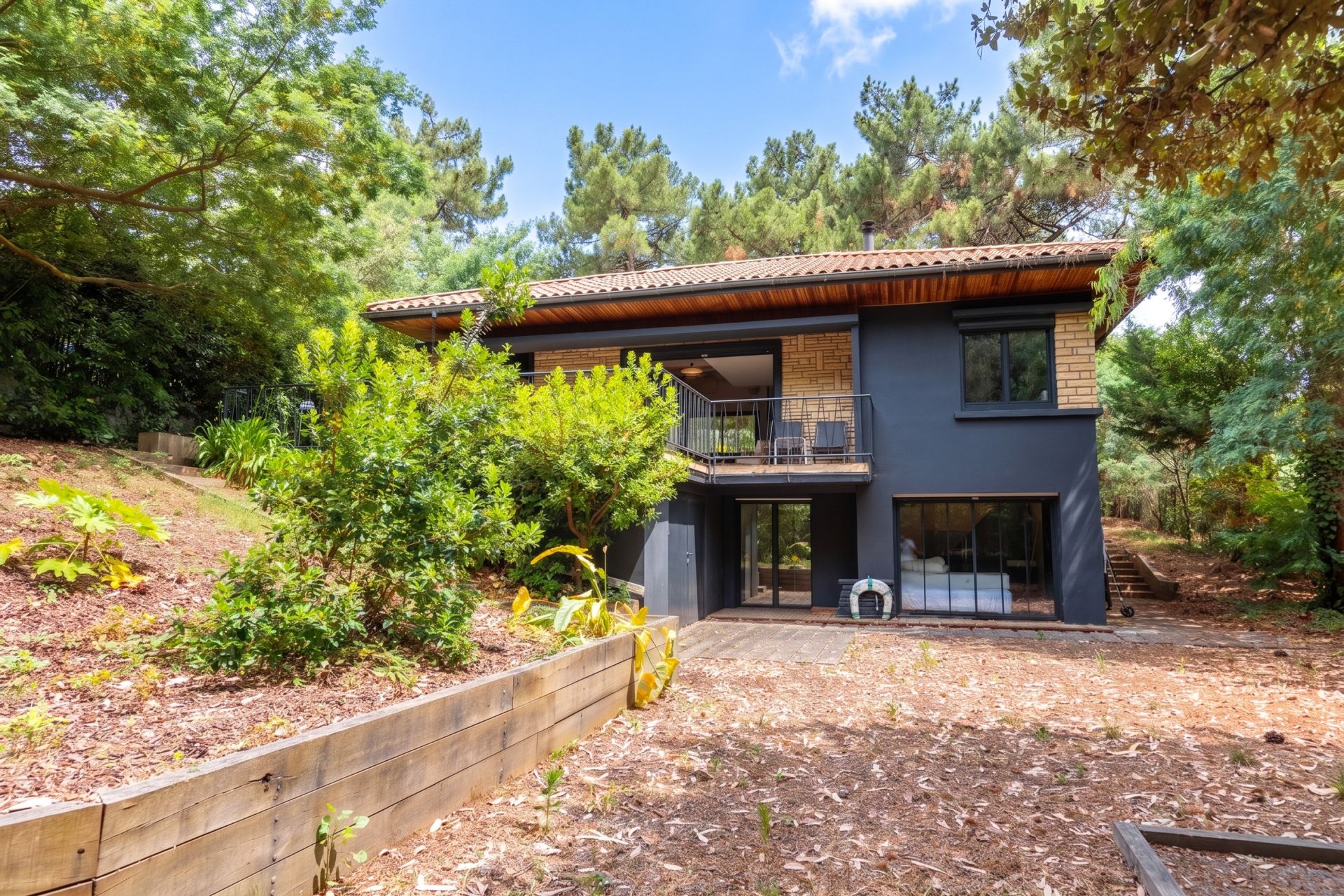 house 6 Rooms for sale on CAP FERRET (33970)