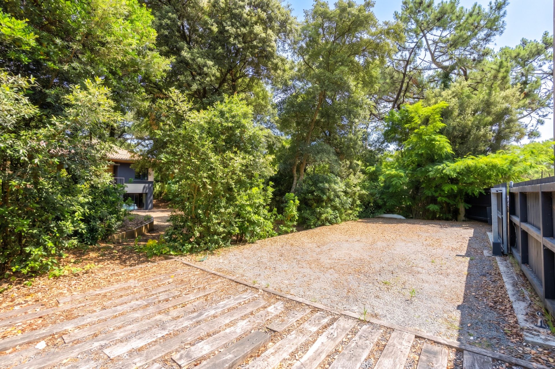 house 6 Rooms for sale on CAP FERRET (33970)