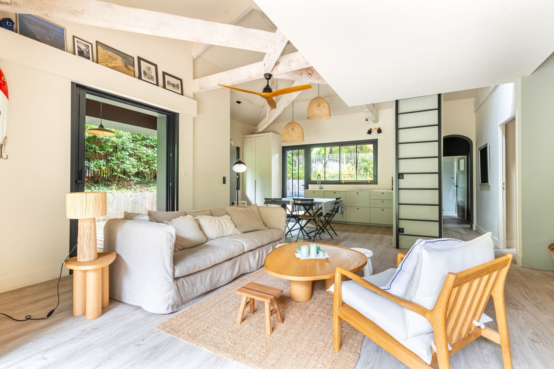 house 6 Rooms for sale on CAP FERRET (33970)