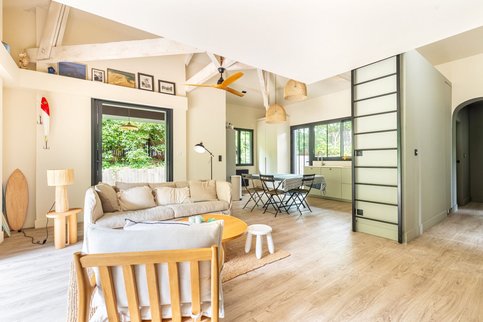house 6 Rooms for sale on CAP FERRET (33970)