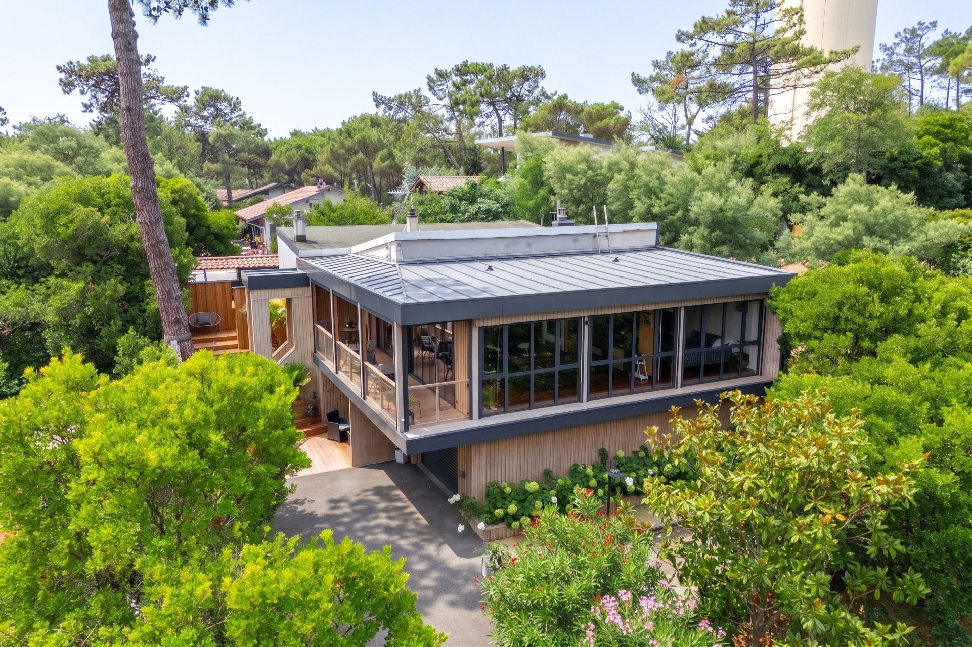 house 5 Rooms for sale on CAP FERRET (33970)