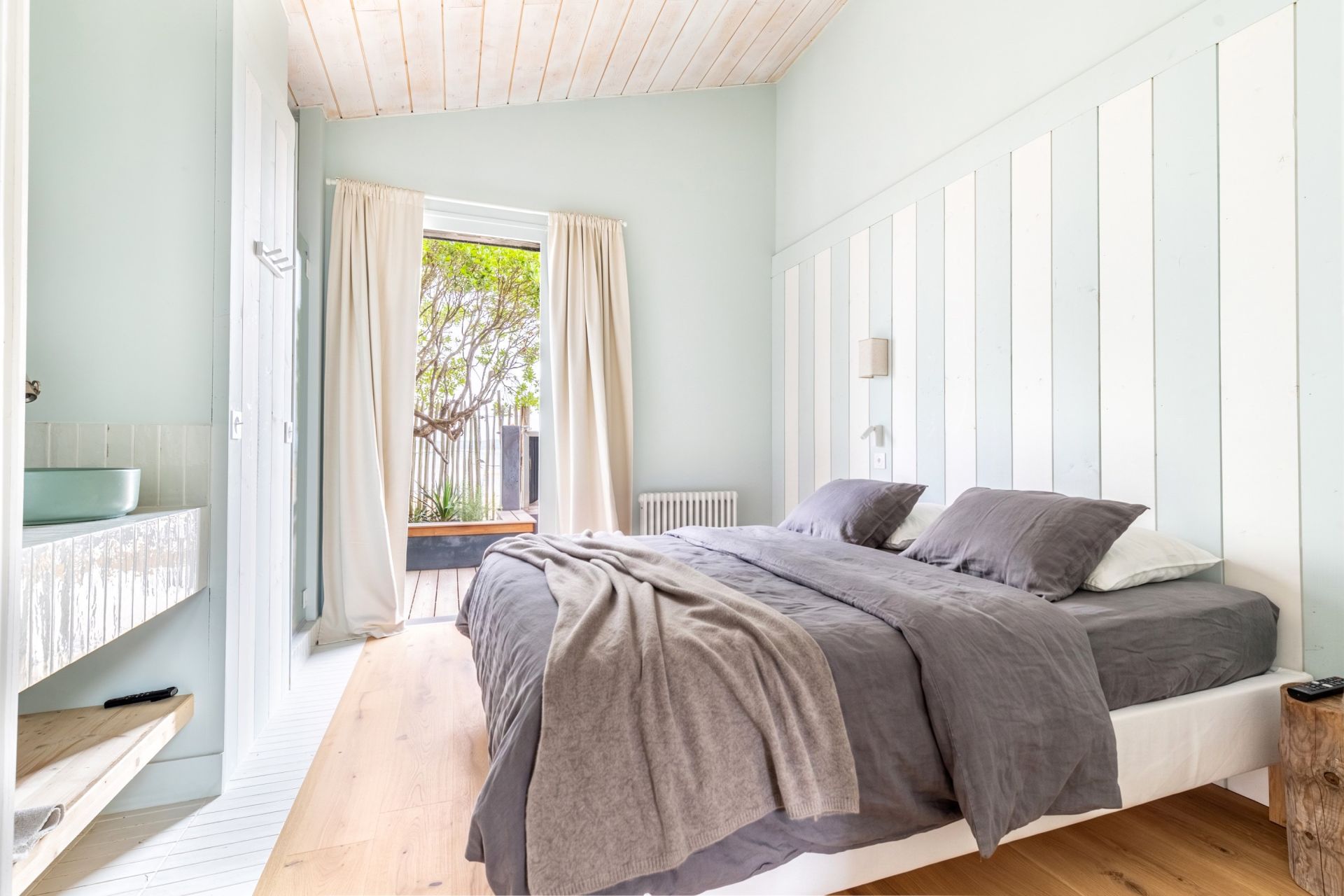 house 5 Rooms for sale on CAP FERRET (33970)