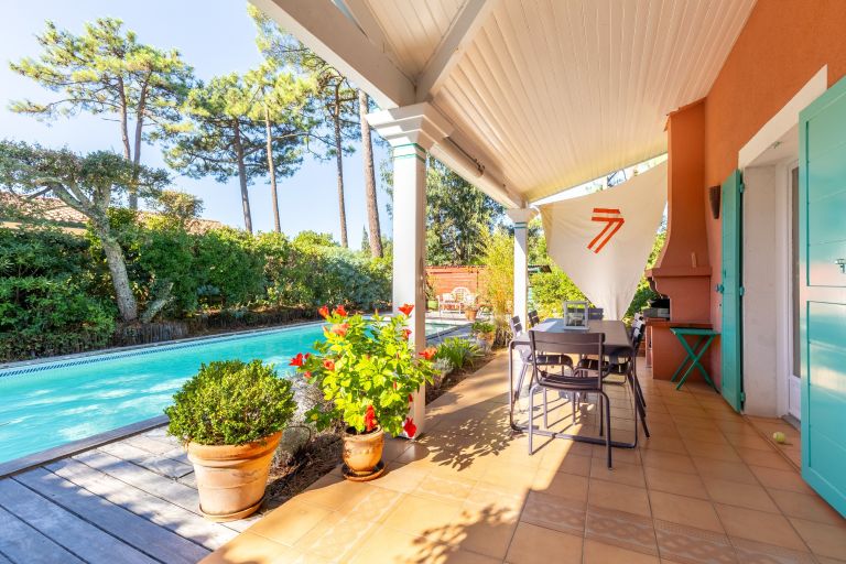 house 5 Rooms for sale on CAP FERRET (33970)