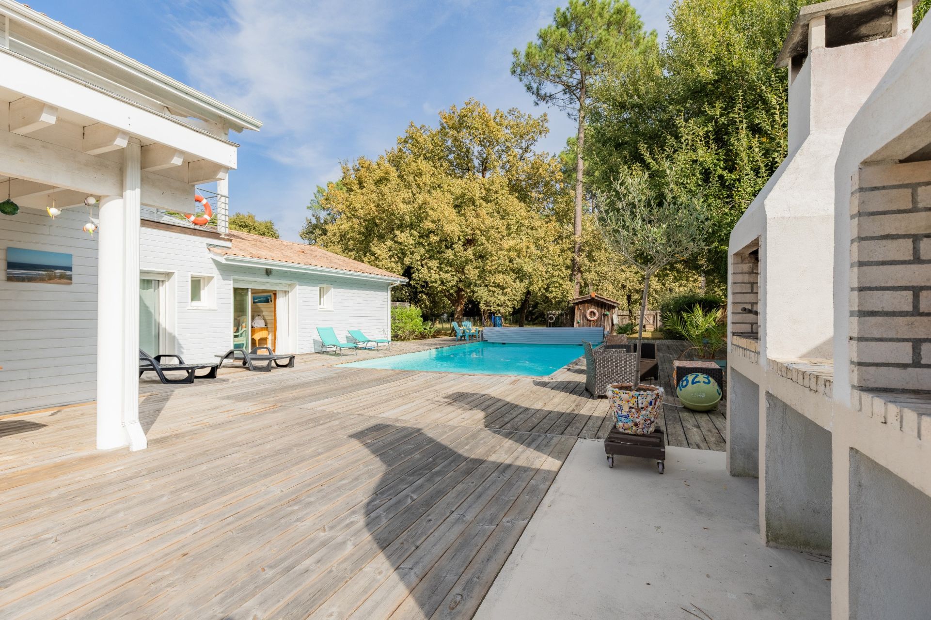 house 7 Rooms for sale on CAP FERRET (33970)