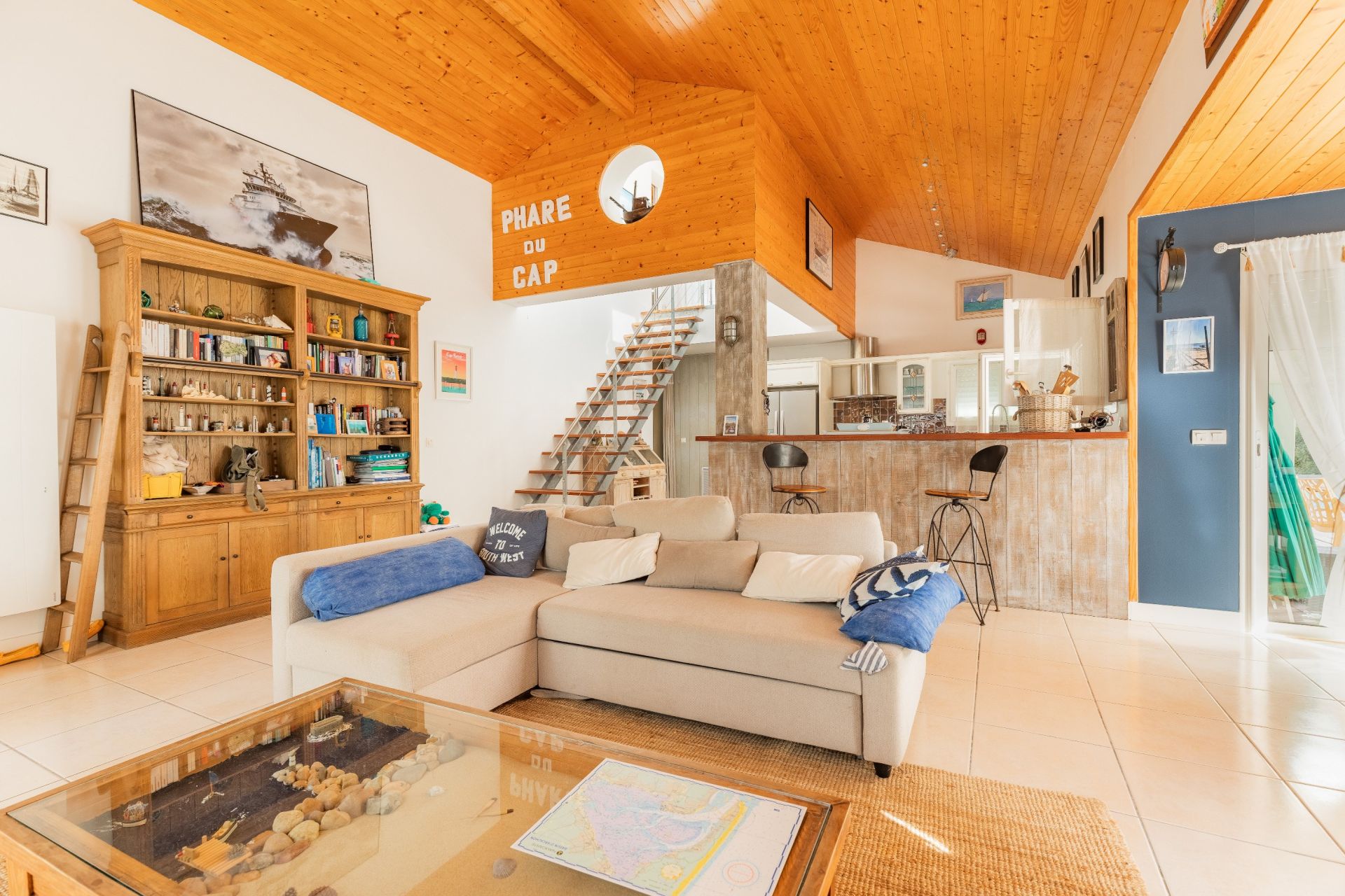 house 7 Rooms for sale on CAP FERRET (33970)