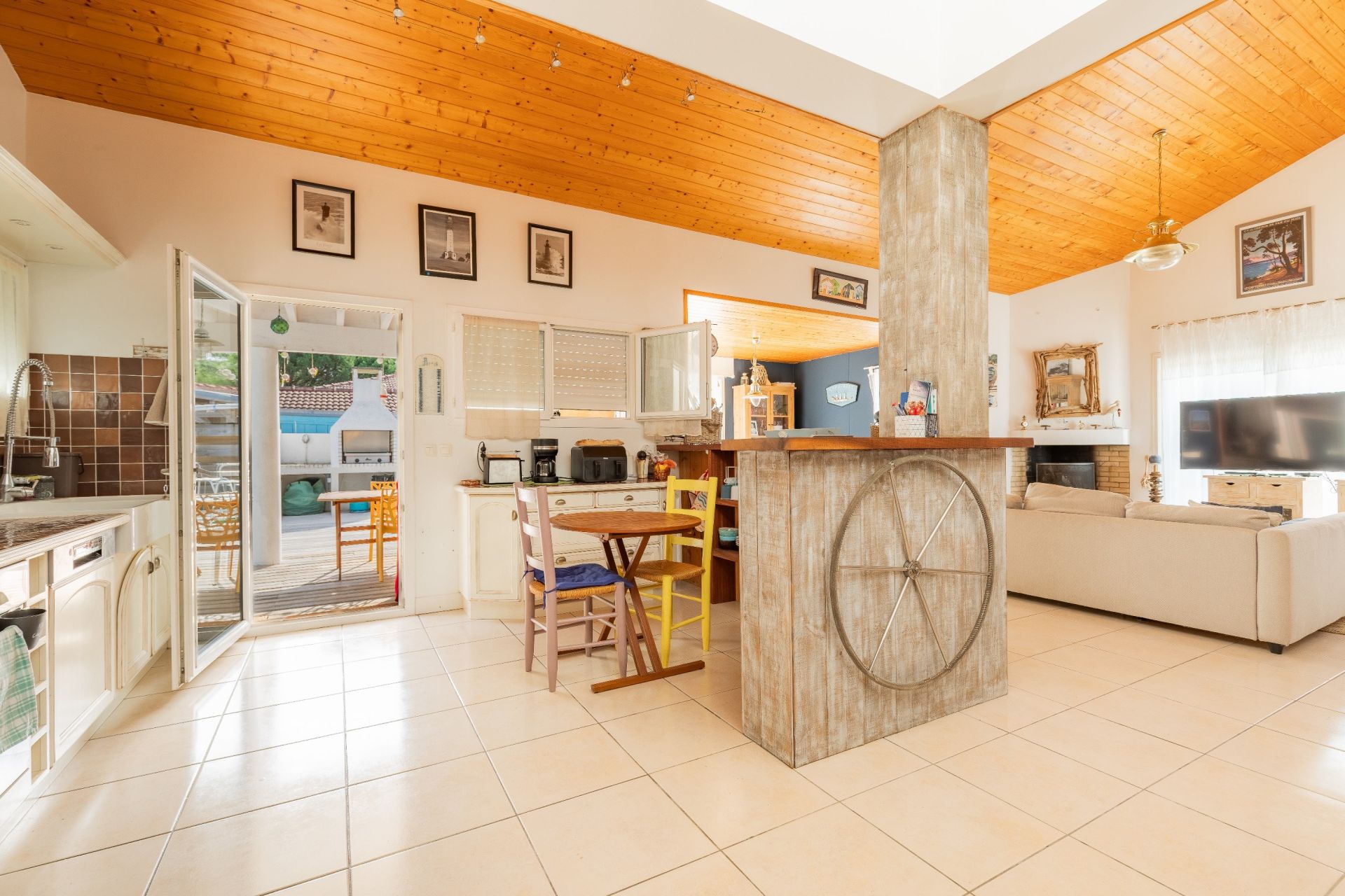 house 7 Rooms for sale on CAP FERRET (33970)