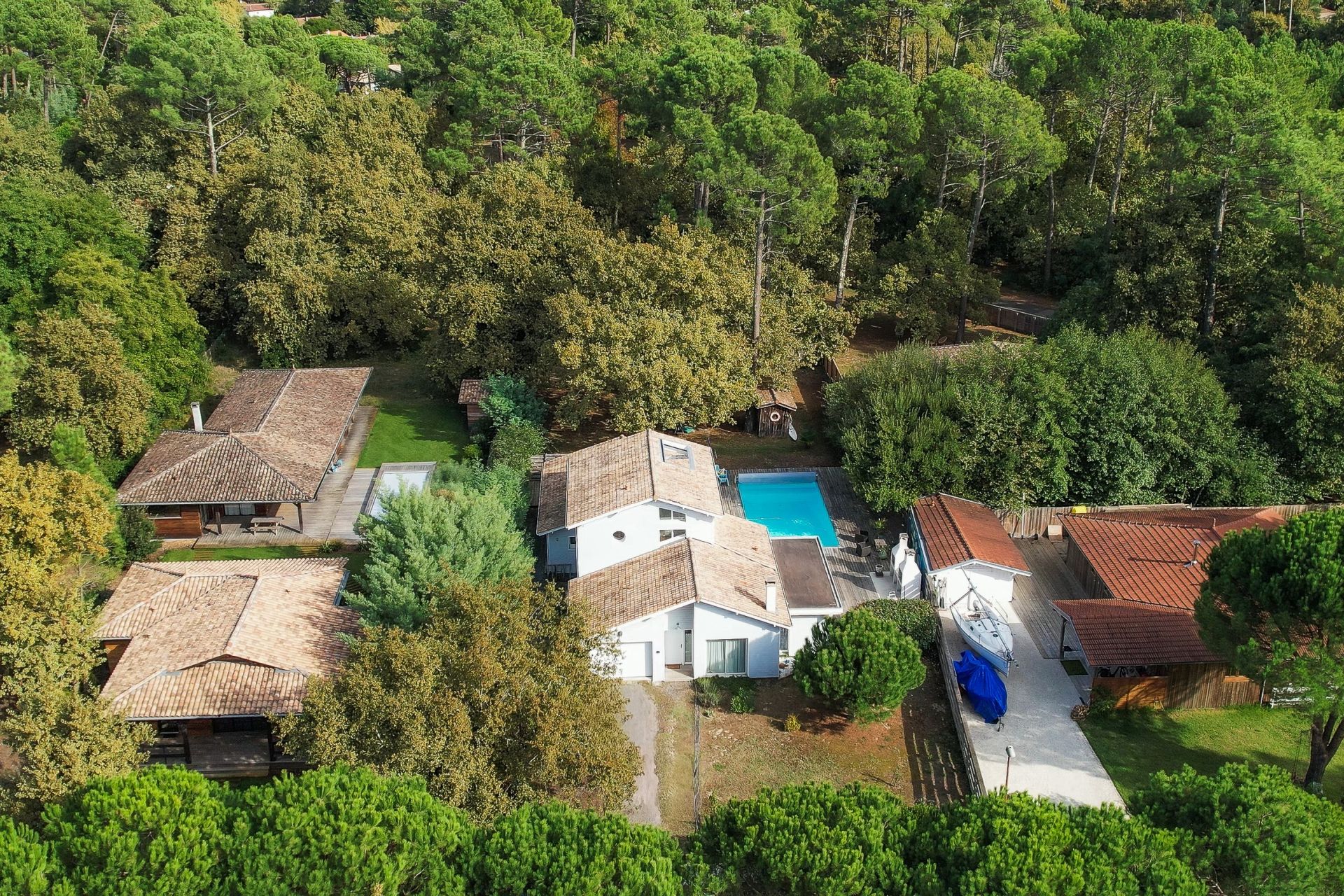 house 7 Rooms for sale on CAP FERRET (33970)